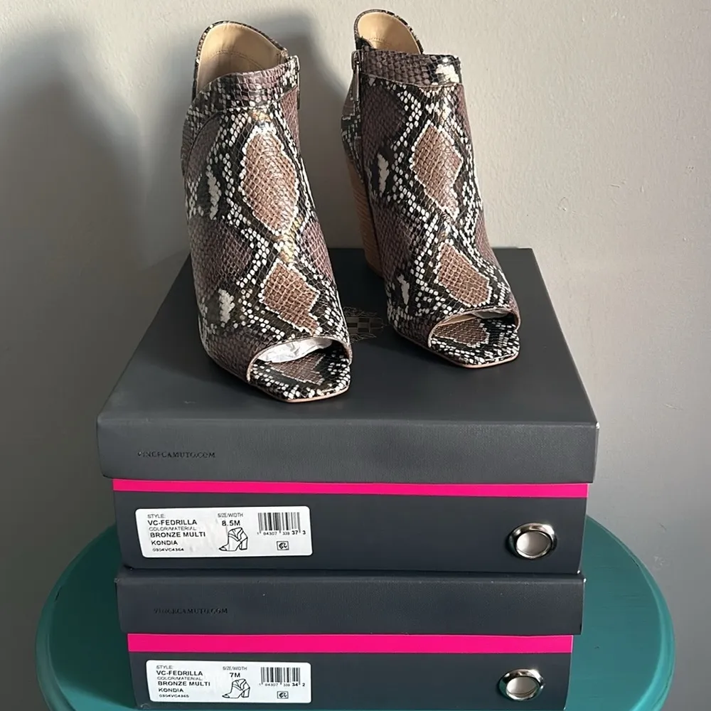 New Vince Camuto Fedrilla Peep Toe Snake Print Embossed Block Heel Bootie - Image 13