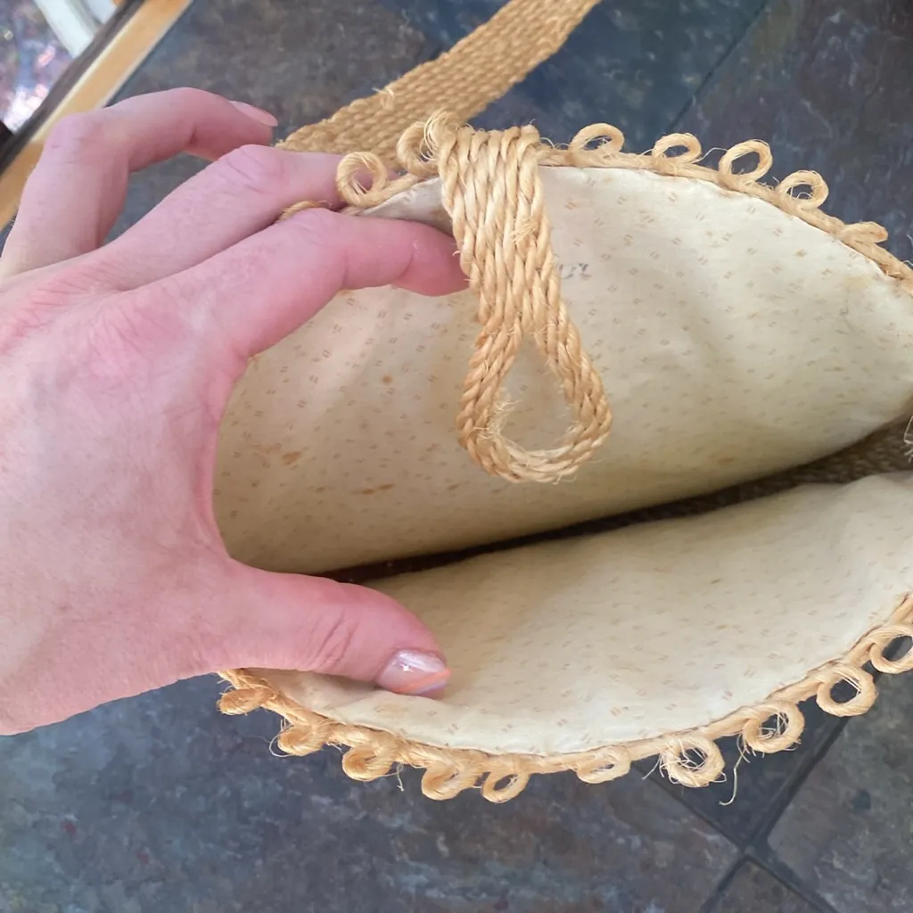 VINTAGE Wicker Straw Purse Circular Floral Woven Crossbody Bag Tropical Vacation Tan - Image 7