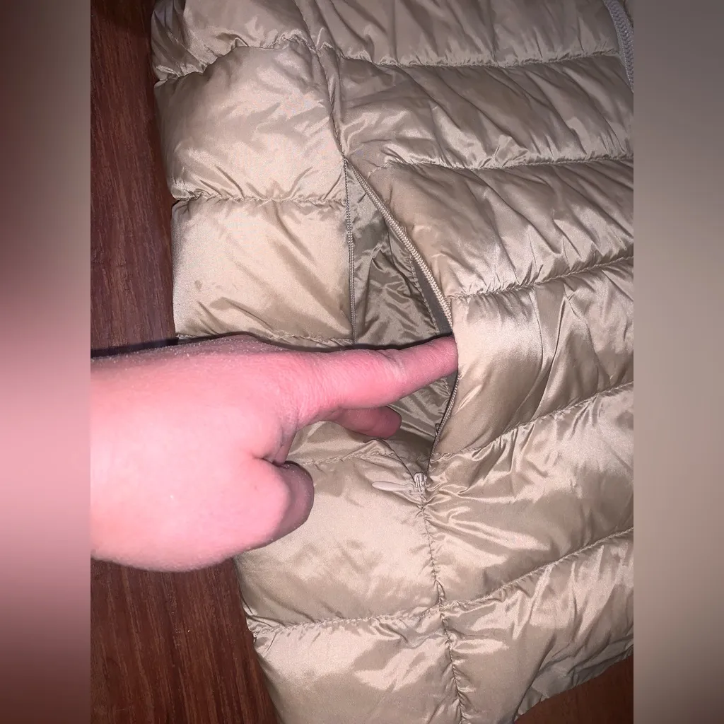 Martha Stewart Tan Beige Down Puffer Jacket Vest Lightweight Packable Quilted M Size M - Image 9