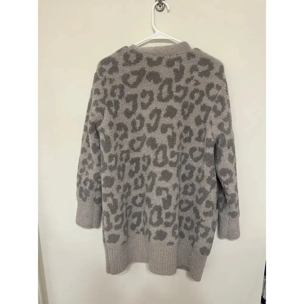 barefoot dreams gray leopard cardigan medium - Image 2