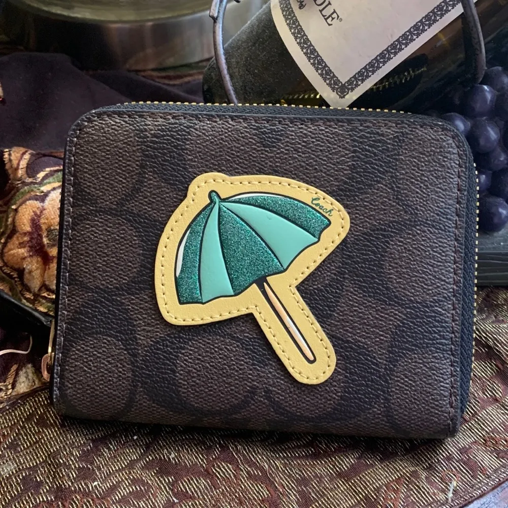 Authentic COACH Signature canvas/leather umbrella zip around wallet - Image 4