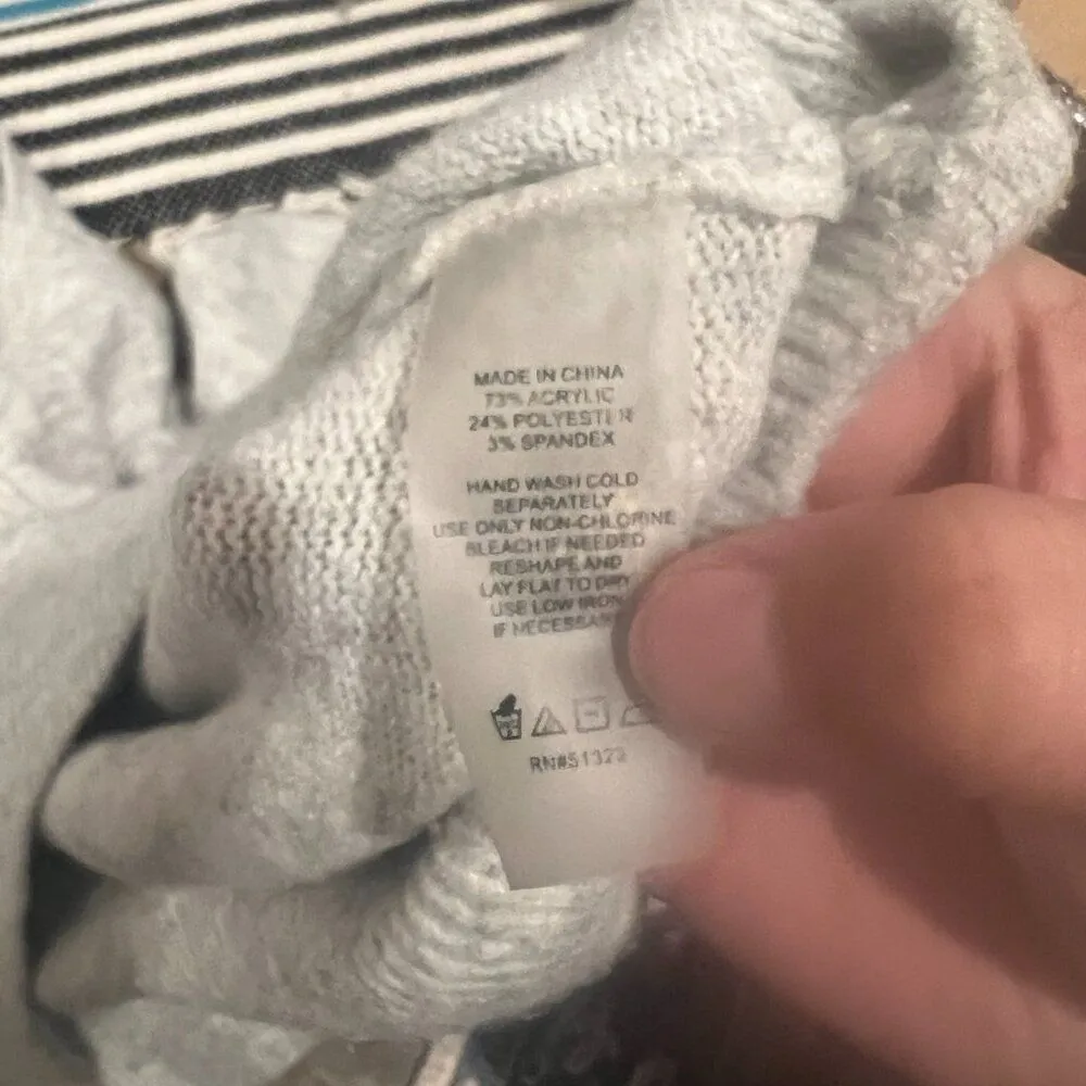 Vince Camuto large grey sweater - Image 9