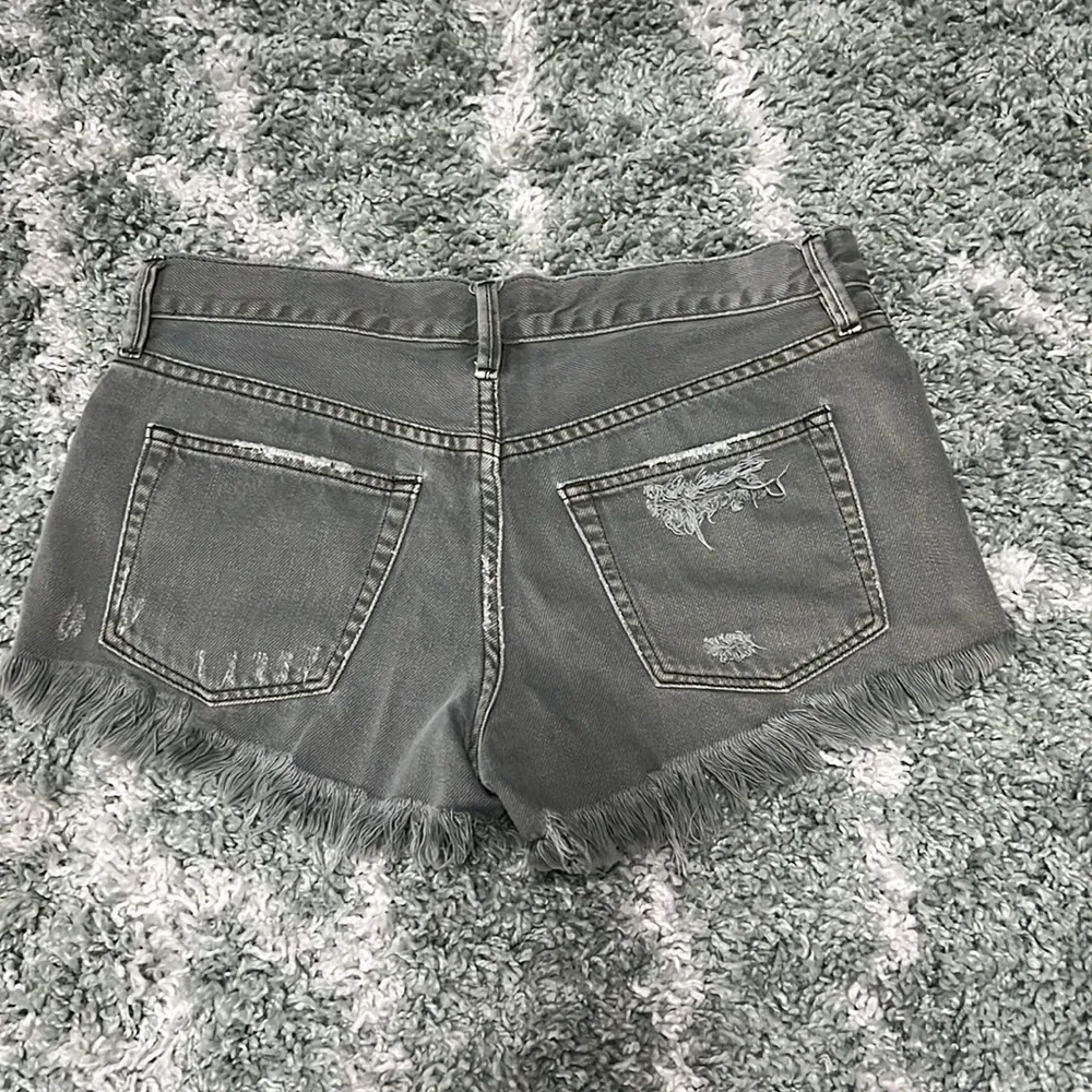 Free People Festival SZN ready olive green sz 25 distressed button fly jean shorts - Image 2