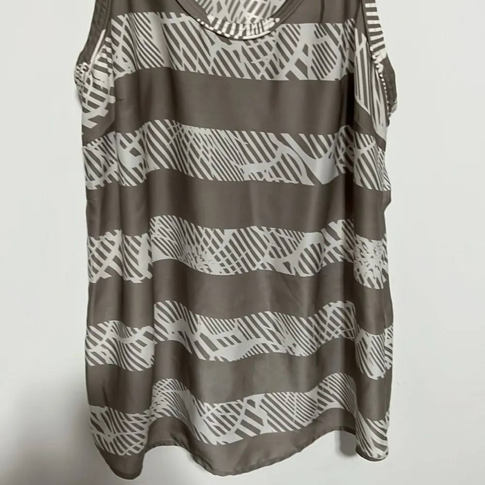 Banana Republic  Tank Top Size Medium - Image 3