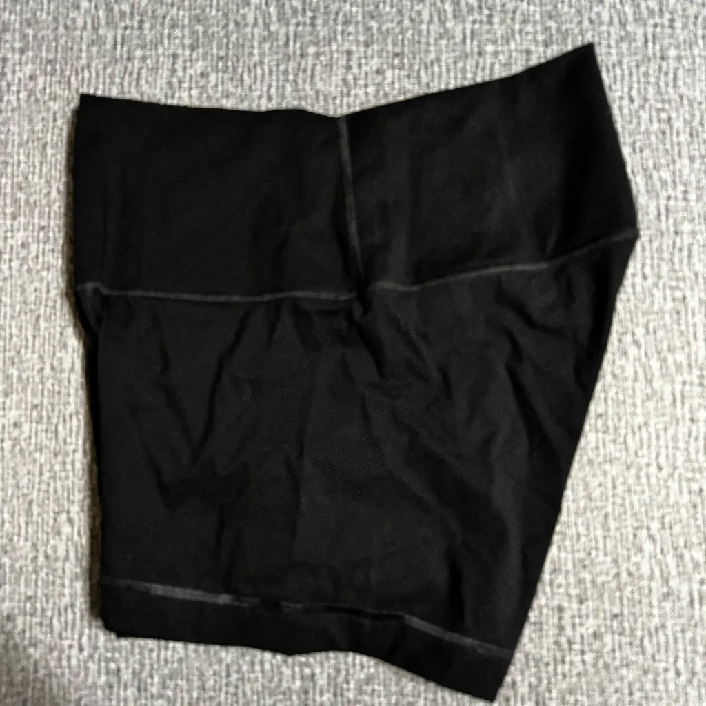 Everlane Perform Bike Shorts - Image 4