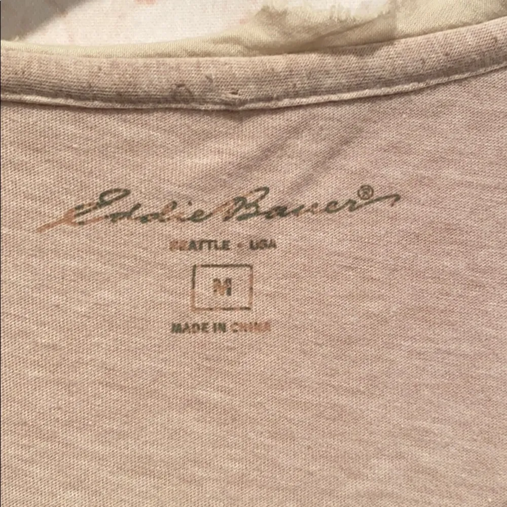 Eddie Bauer shirt sleeve v neck shirt sz M sparkle - Image 4