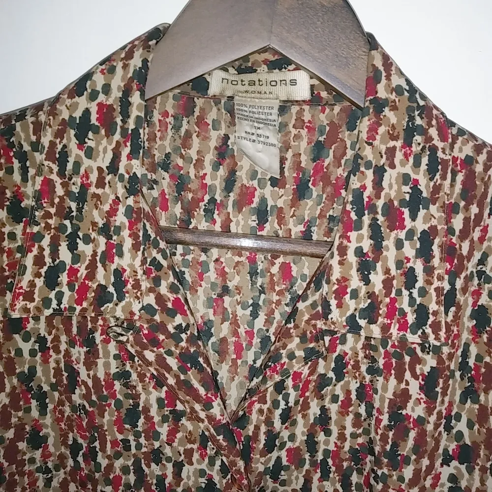 Notations 1X Short Sleeved Button Down Collared Top Plus Tan Red Print Workwear - Image 3
