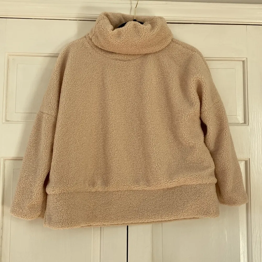 Tuckernuck Tan Teddy Fleece Rollins Pullover XS‎ Sherpa Tan Cream Neutral Warm - Image 3