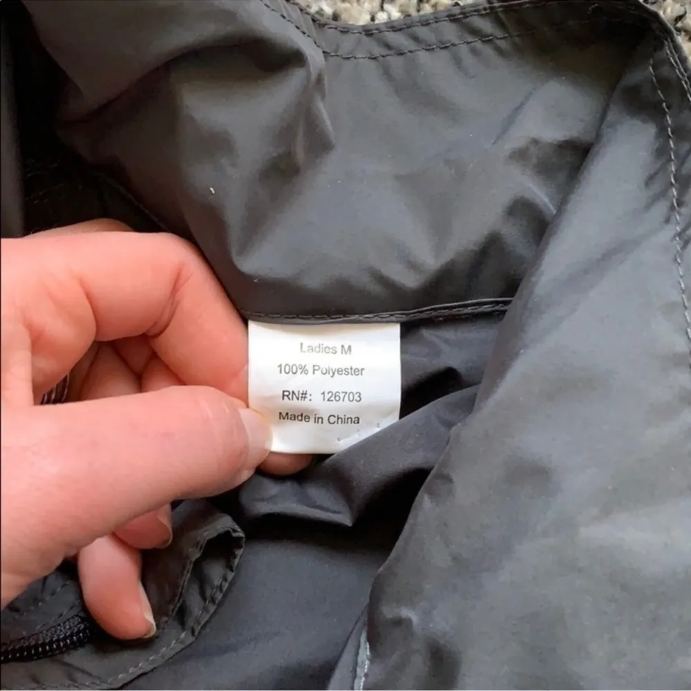 Brooks Rock n' Roll Marathon finisher jacket size M - Image 4