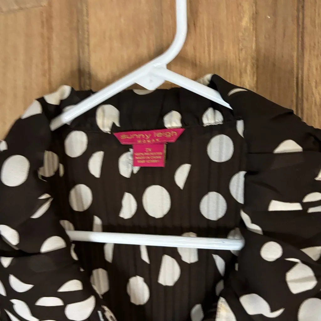 Sunny Leigh brown and White Fitted Button Down‎ Shirt size 2 - Image 2