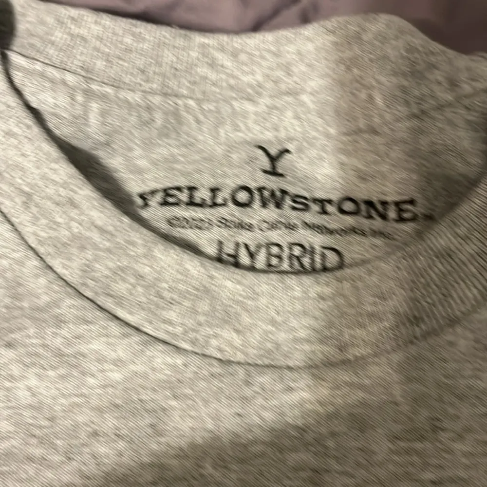 Yellowstone Dutton ranch paramount pictures tee shirt size medium. Gray - Image 2