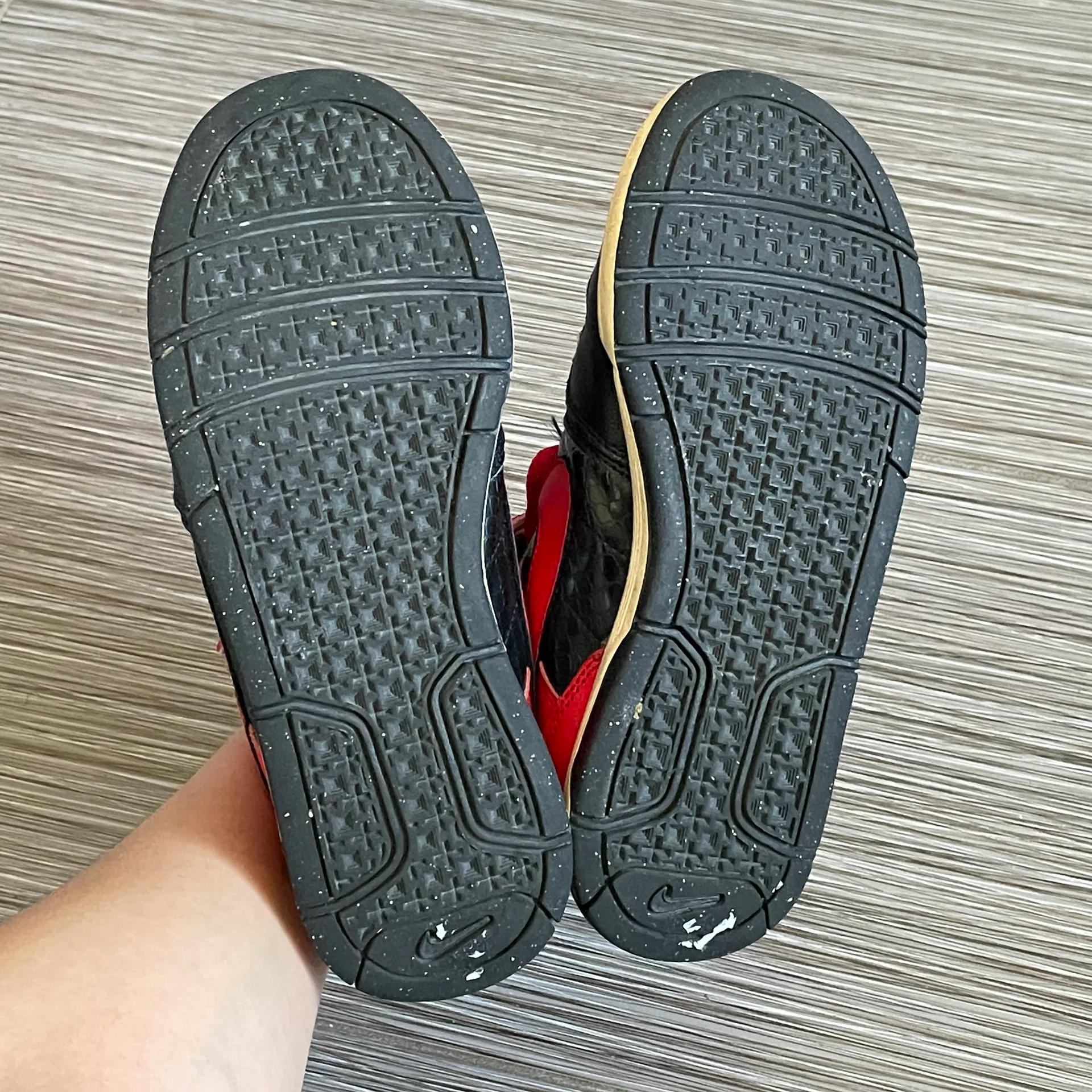 SB Mogan Red Black Mid 2 Skate Sneakers Size 5Y - Image 7