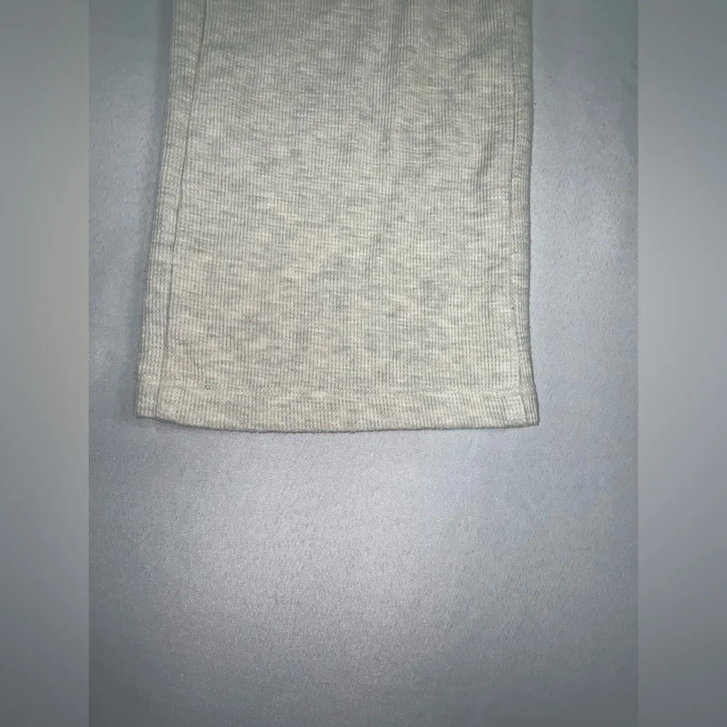 Monrow Women’s Wide Leg Ribbed Knit Pants w/Patch Style Pockets & Zipper - Image 4