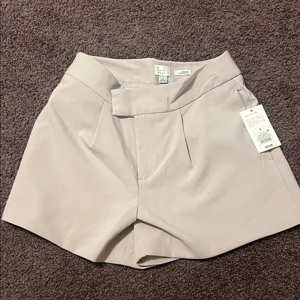 Target Women's High Waist Cream Shorts - Image 2