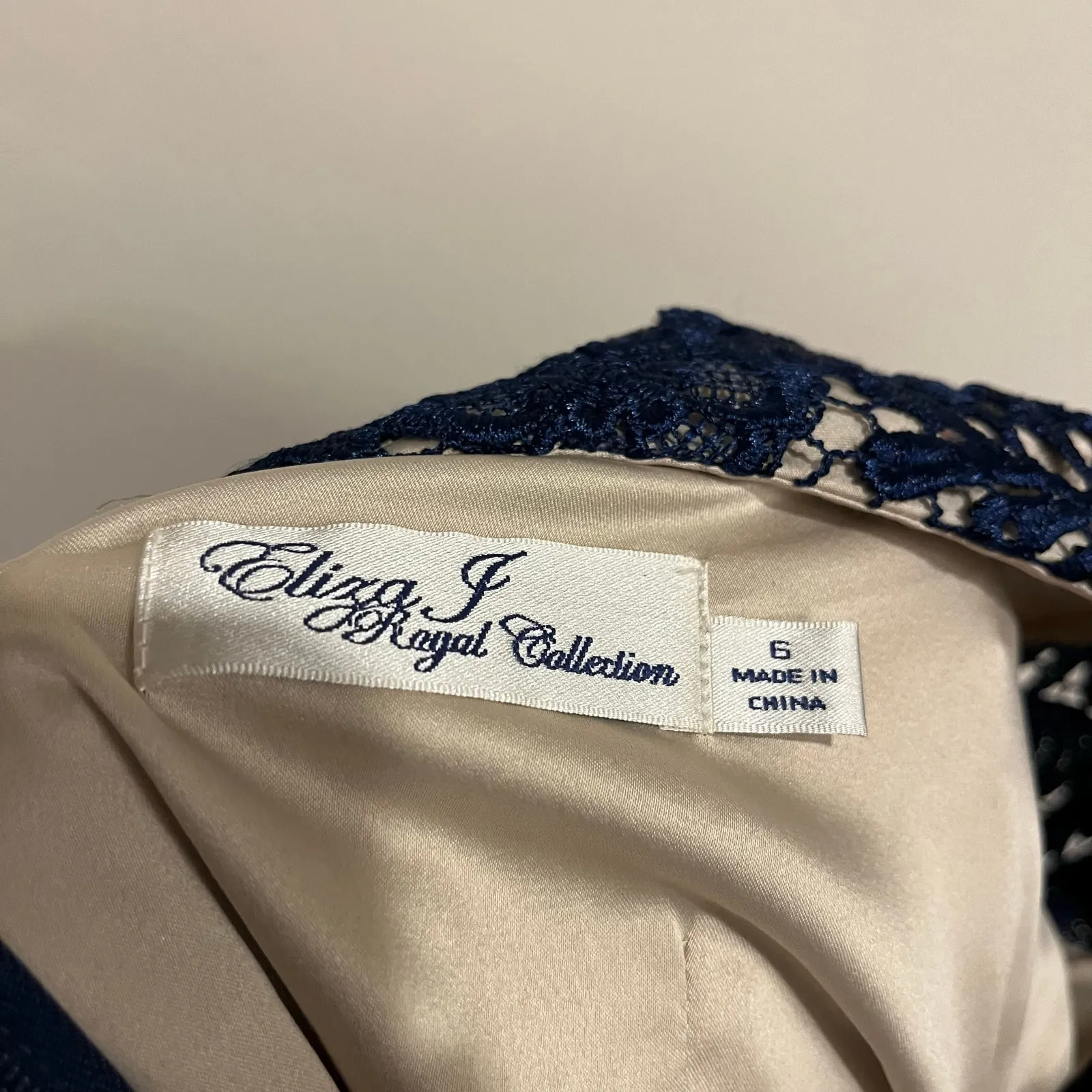 Eliza J Dress Royal Collection Sheath Navy Blue Lace 3/4 Sleeve V Back Size 6 - Image 5