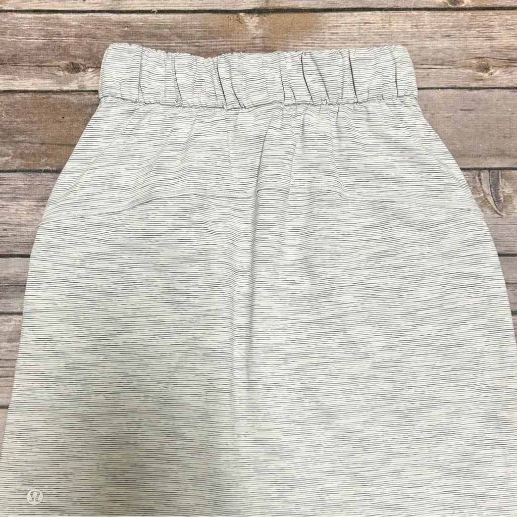 Lululemon White Grey Stripe On The Fly Woven Elastic Waistband Stretch Skirt 2 - Image 7