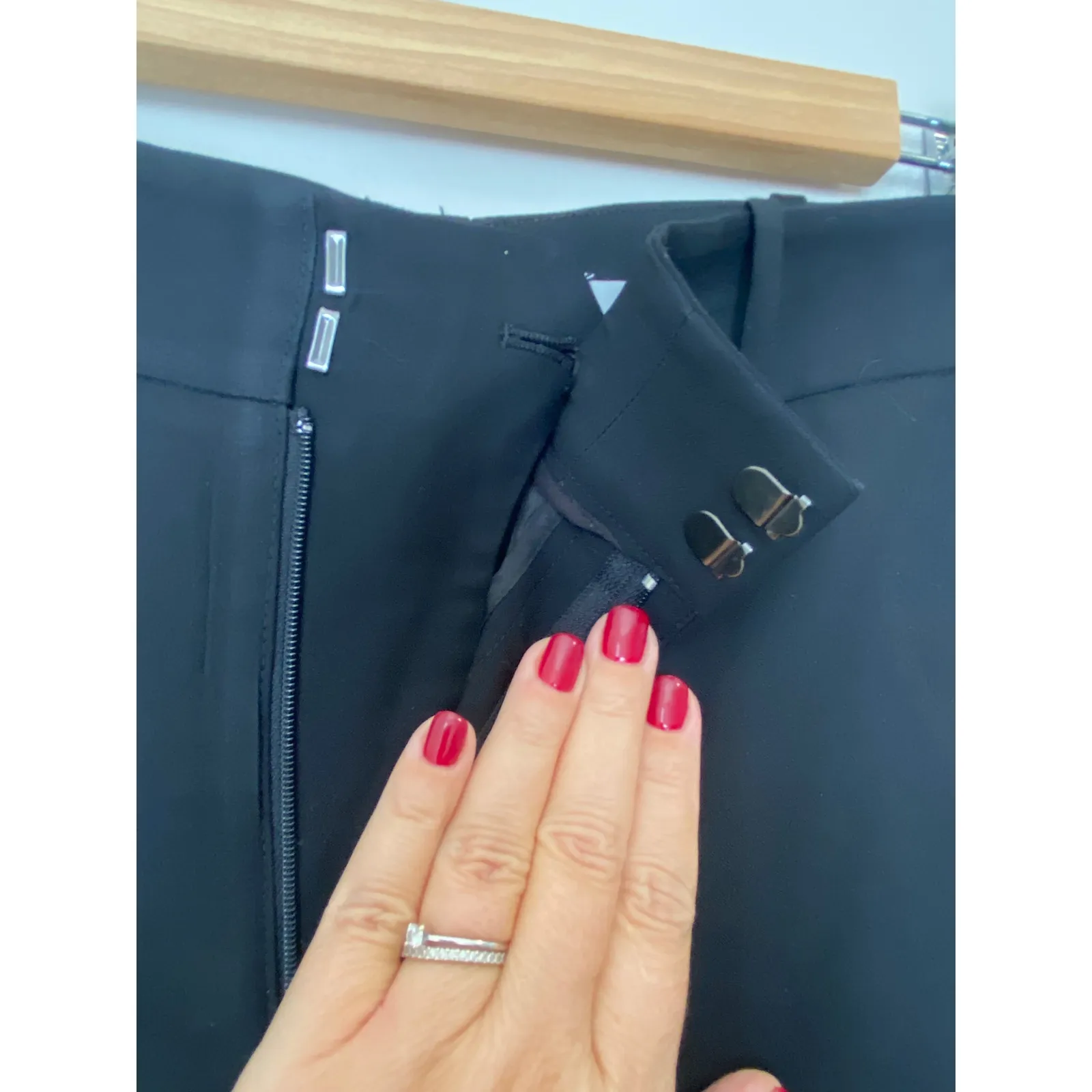 Vince. women pants Sz 6 black wide leg ankle pants 98% Wool 2% Elastane - Image 4