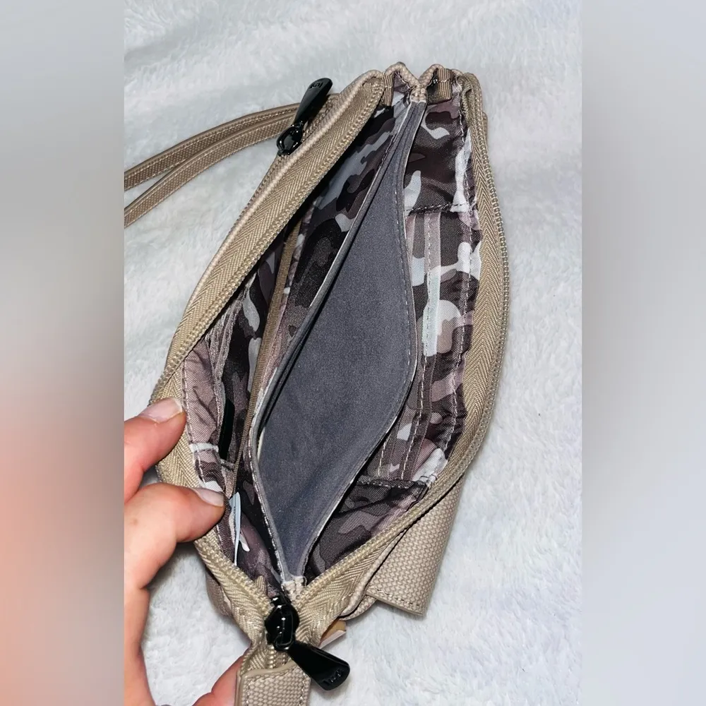 LUG Blitz Wallet Wristlet Tan - Image 5