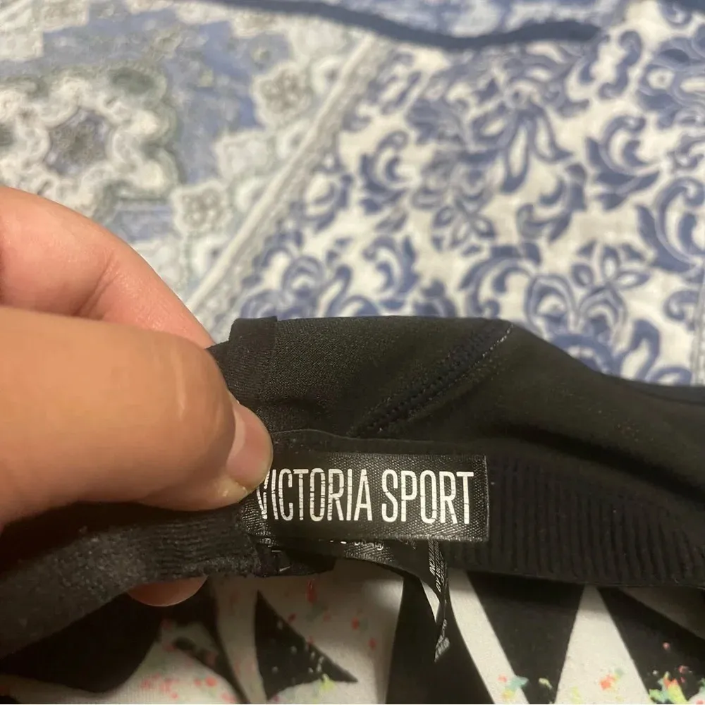 Victoria's Secret Incredible Geo Splatter Paint Max Support Sports Bra 34C - Image 4