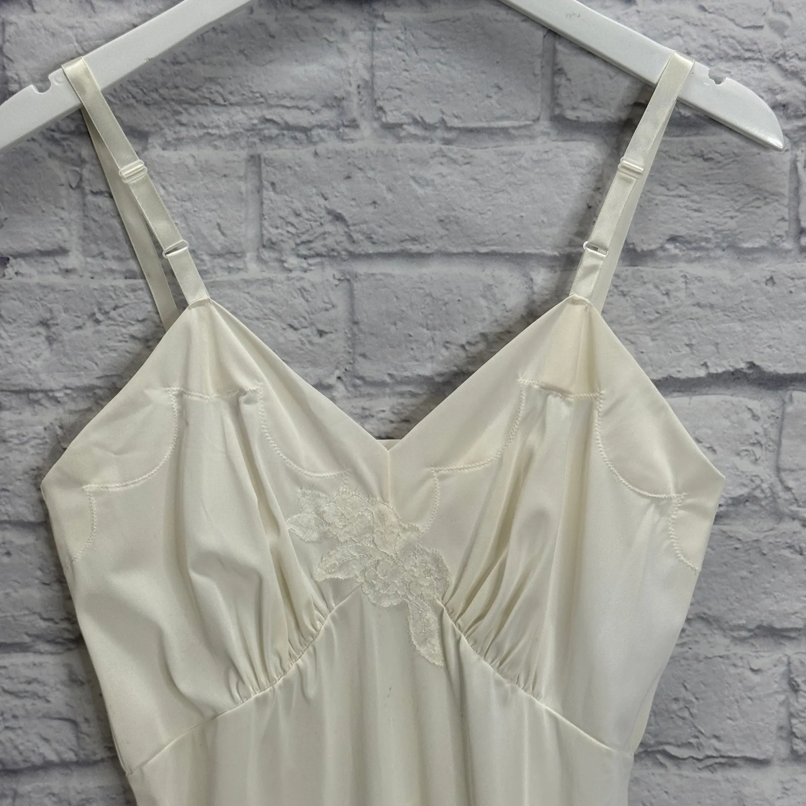 Vintage Shadowline Full Slip Size 36 Off White Scalloped Hem Knee Length Lace Size L - Image 2