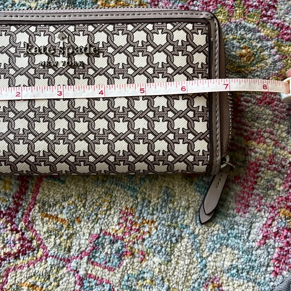 Kate spade new without tags large wallet in beautiful interlocking heart design - Image 4
