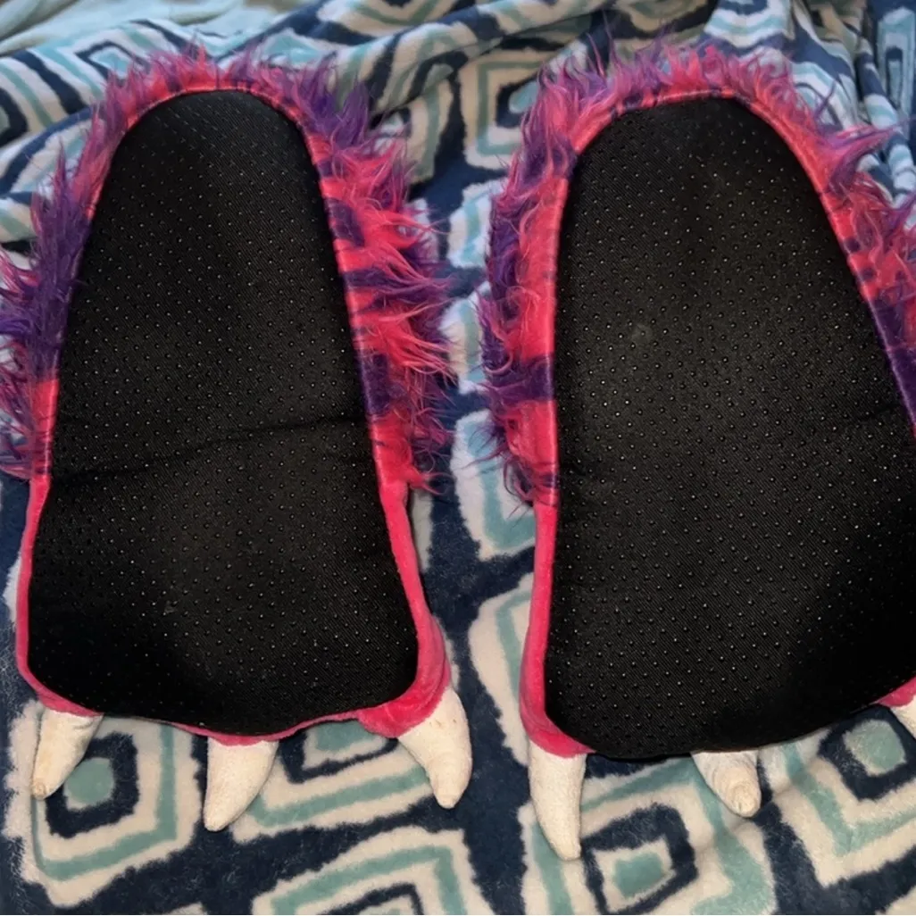 Animal Paw Slippers with Claws for Kids and Adults Pink Size 8 - Image 4