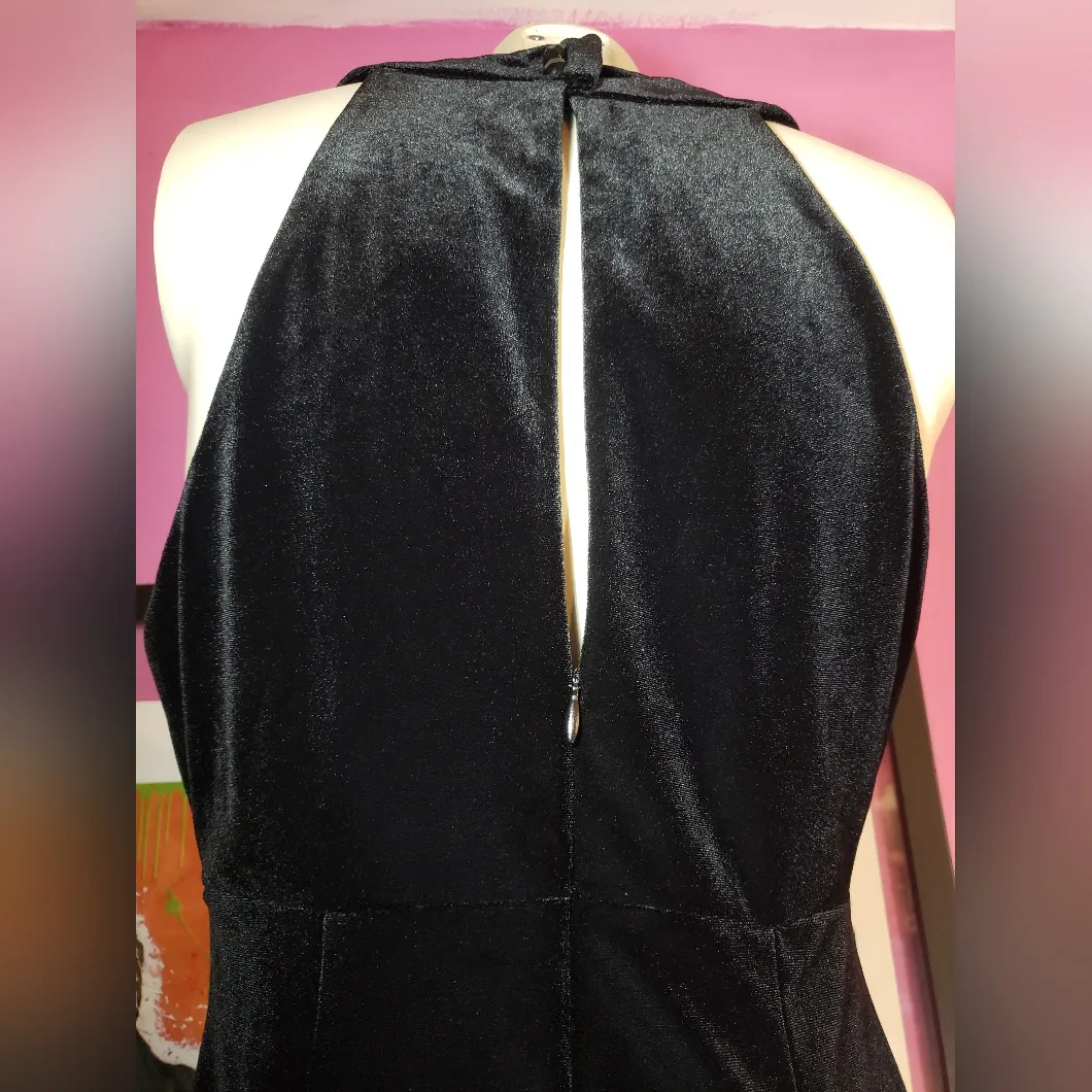 Vintage late 90s / Y2K era Connected black velvet halter dress size 8 - Image 10