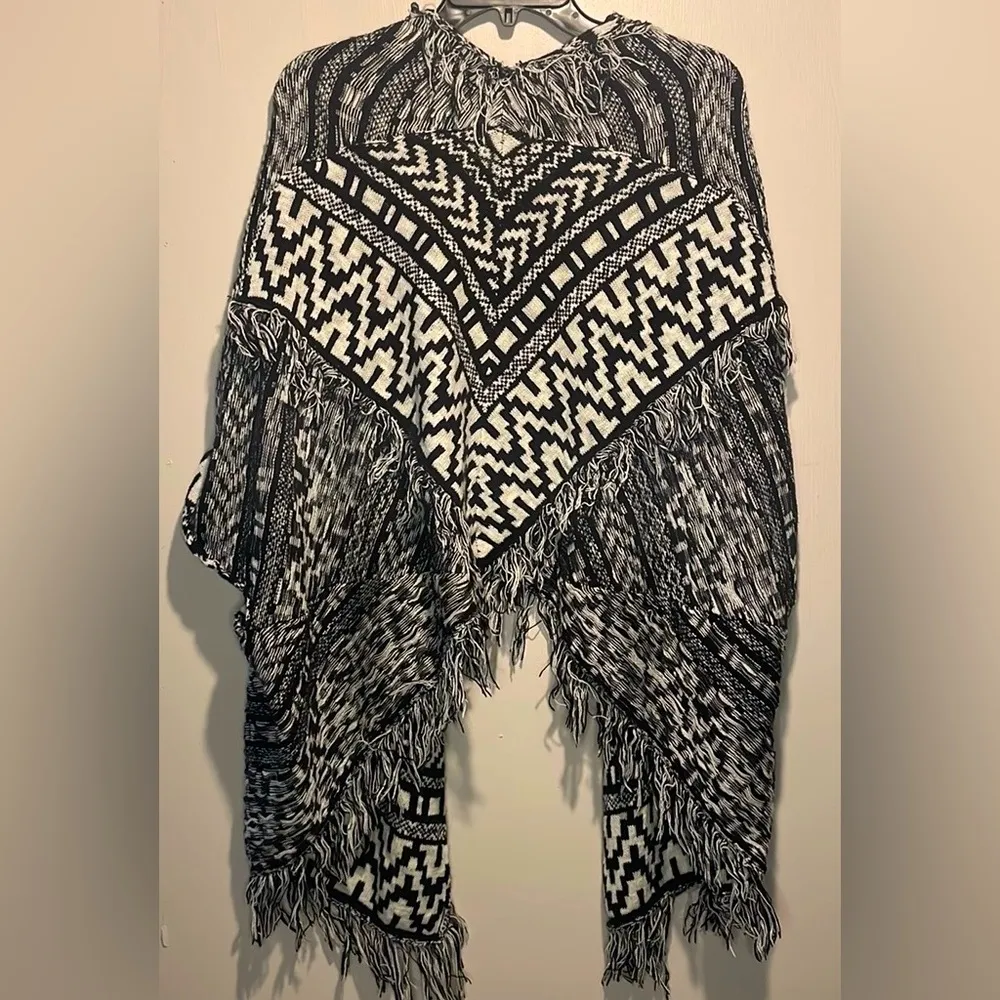 Anthropologie Moth- Black & White Stripe Fringe Oversize Shawl Aztec- Size Small - Image 3
