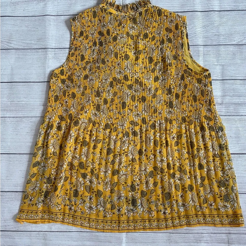 Max Studio Yellow Gold Floral Sleeveless Pleated Blouse - Image 3