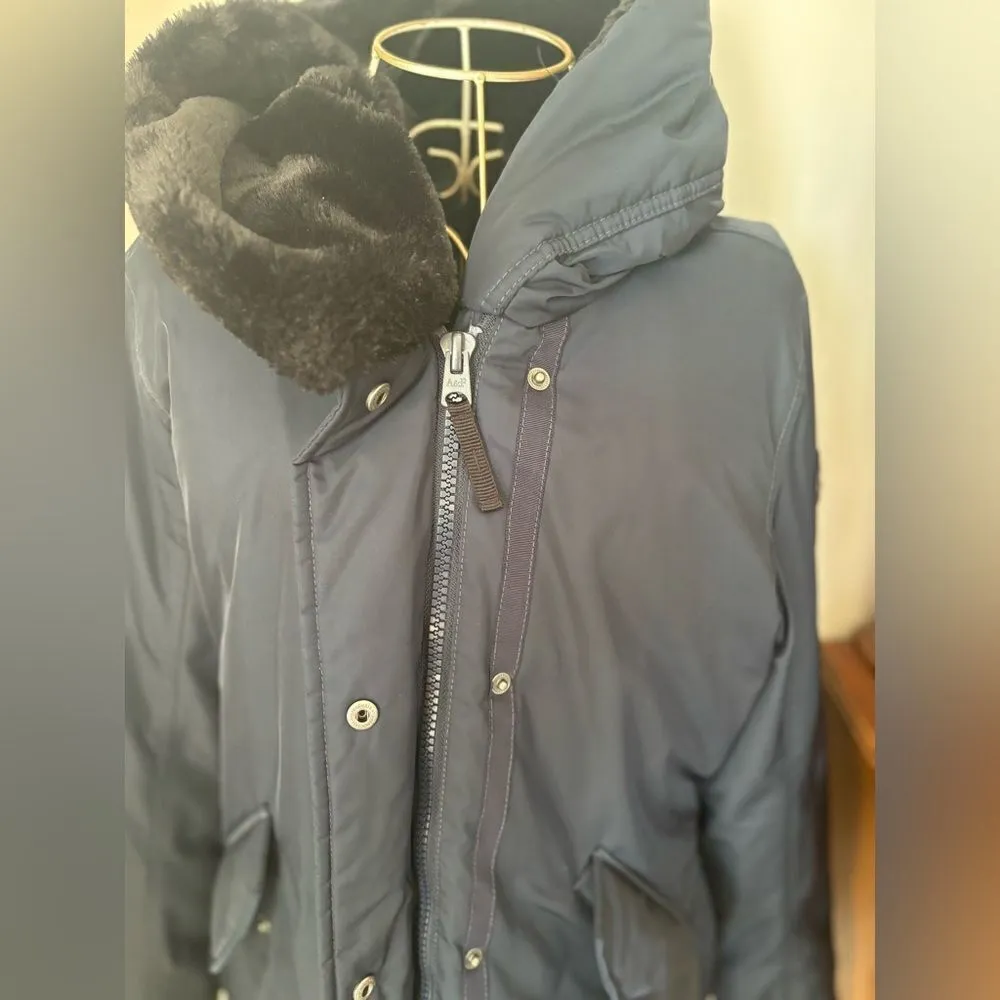 Abercrombie blue poly filled winter coat with faux fur hood lining size M - Image 5