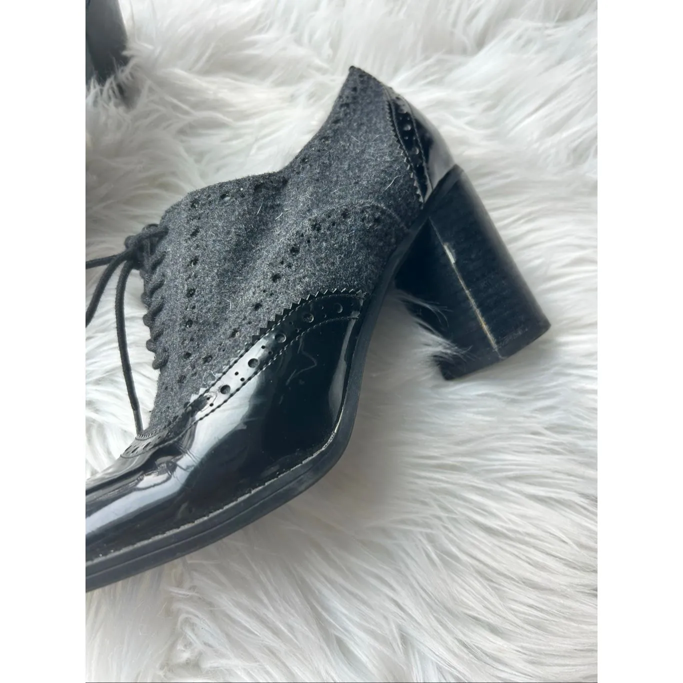Franco Sarto Maze heeled oxfords in black patent leather and dark grey size 7.5 - Image 2