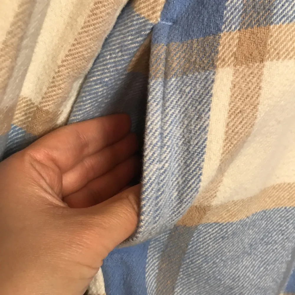 Hollister Women’s Boyfriend Fit Plaid Flannel Button-Up Shirt Shacket - Image 4