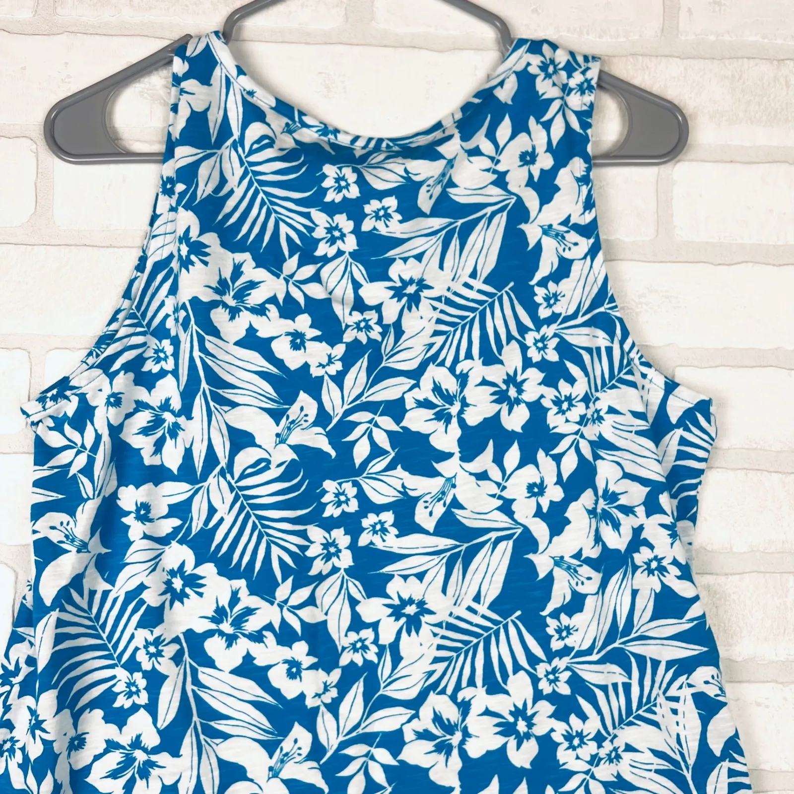 St John's Bay Blue Floral Tank Top Sleeveless Casual Summer‎ Cruise Medium - Image 10