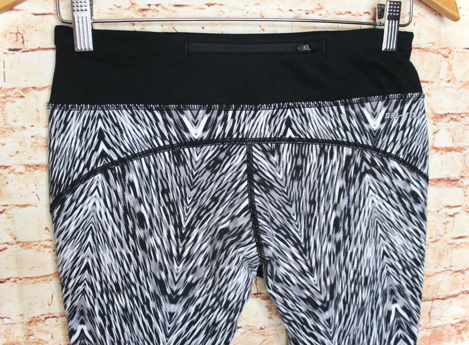 | Gray/Black Pattern Tie Waist Dri-Fit Leggings - Image 4