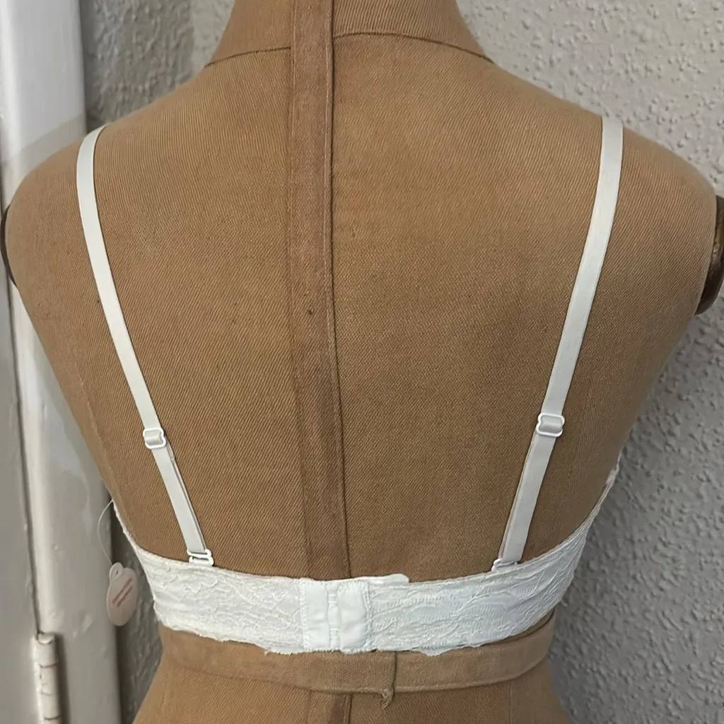 Xhilaration White Bra 32B Lightweight Trainer Classsic Minimalist Twee Comfy NEW - Image 2