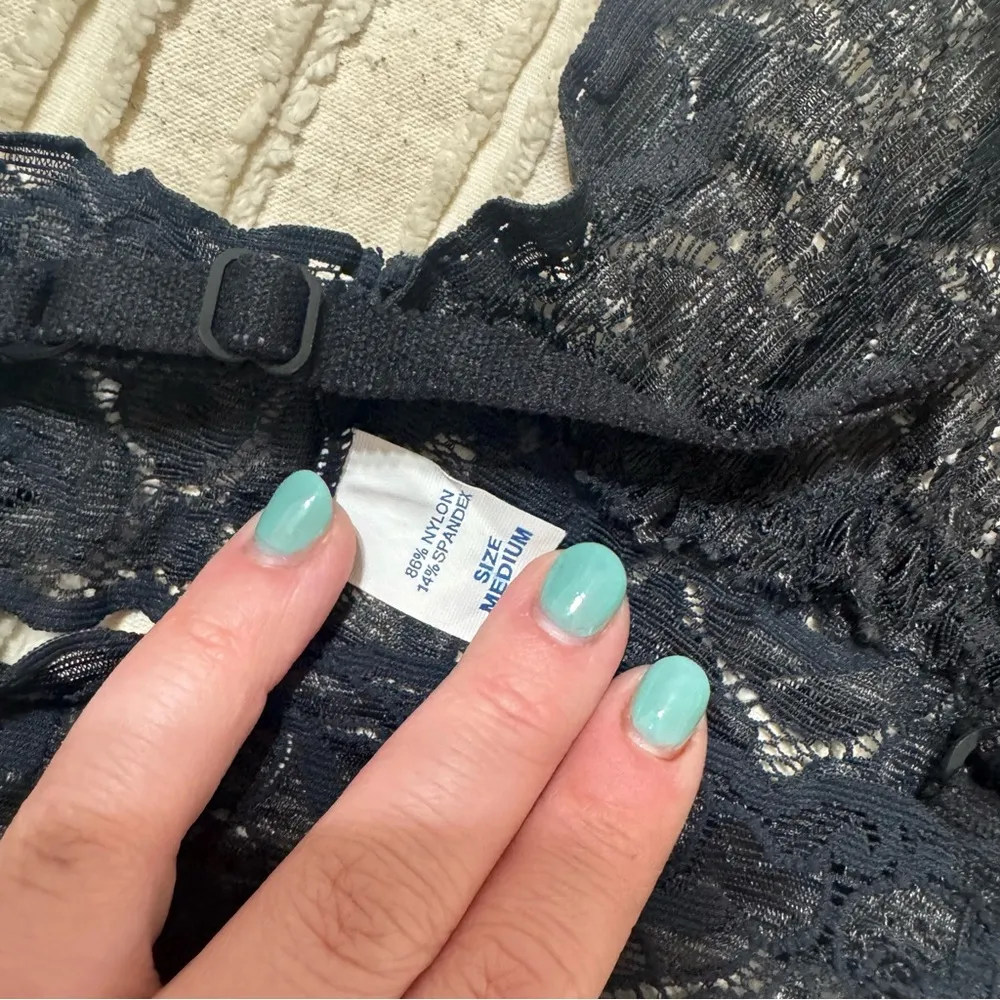 Vintage Elegant Black Lace Triangle Bralette Size M - Image 4