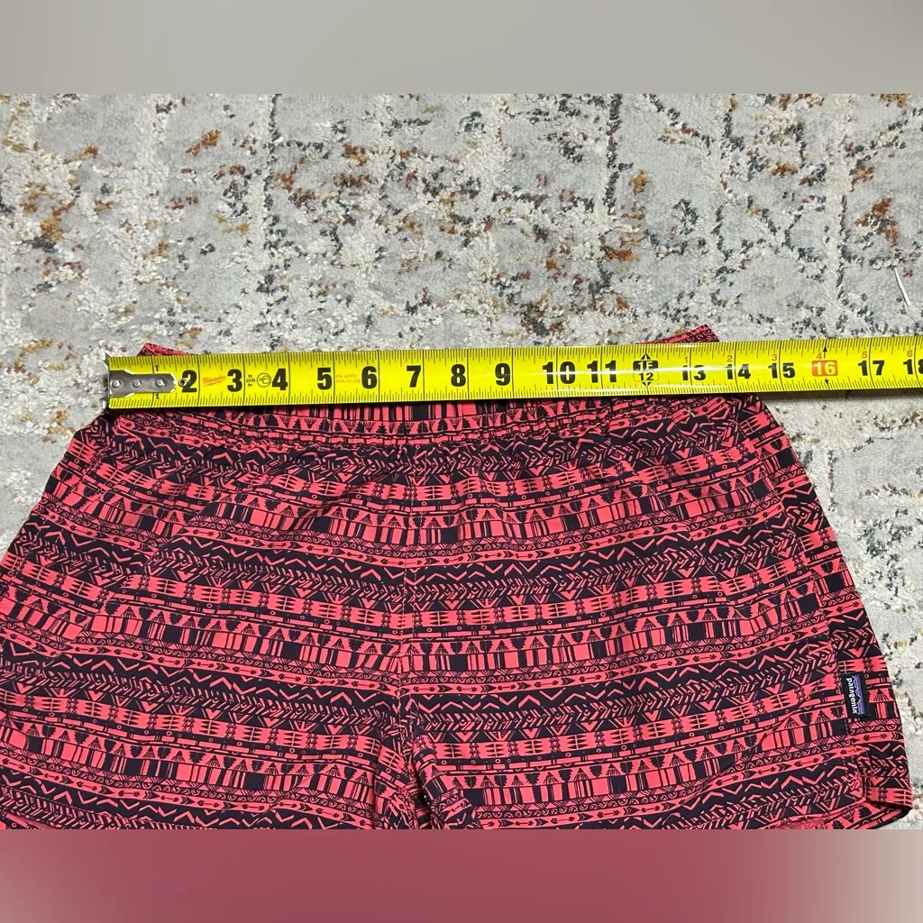 PATAGONIA Barely Baggies shorts with an Aztec geometric pattern Pink size Medium - Image 4