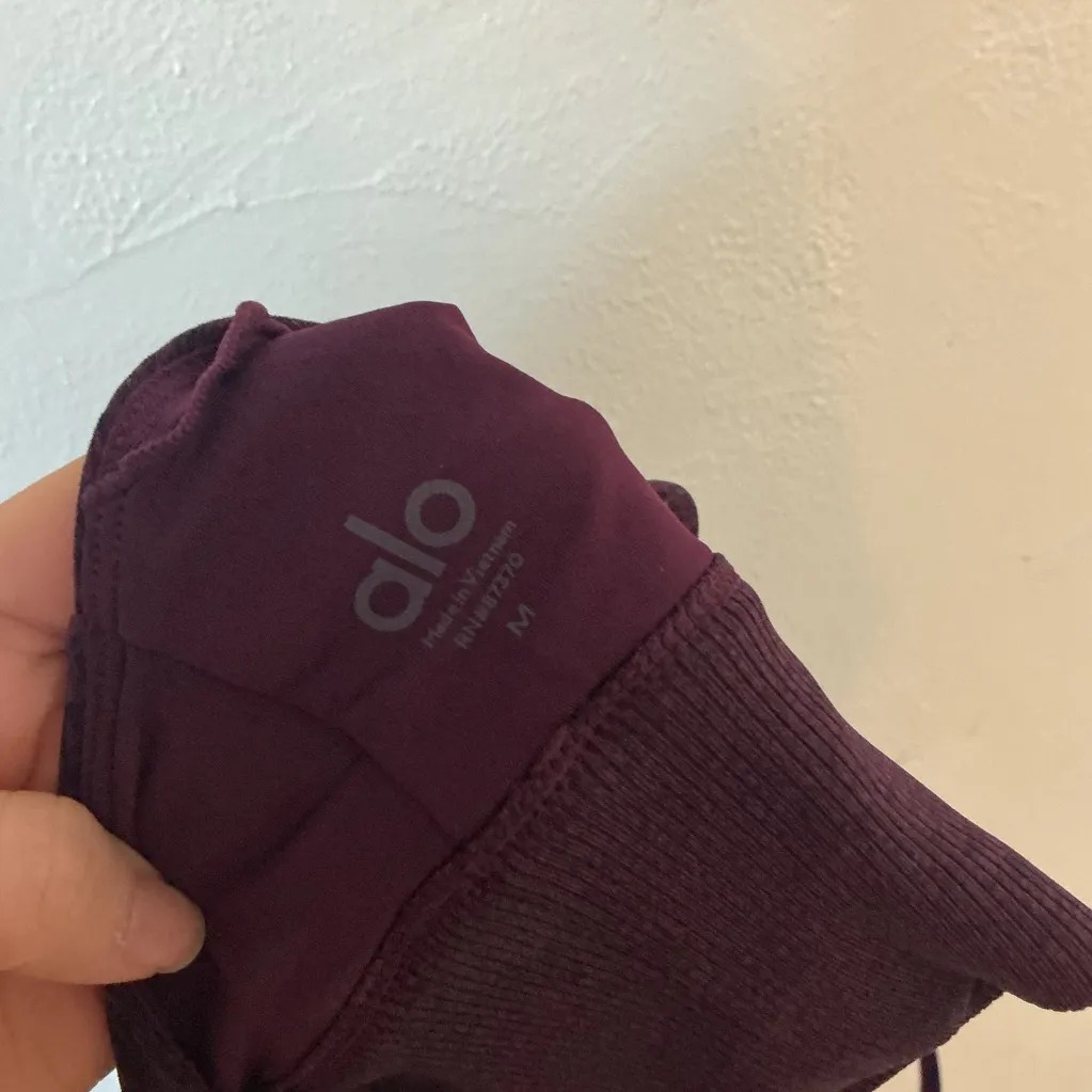 ALO Yoga lavish sports bra size medium purple - Image 4