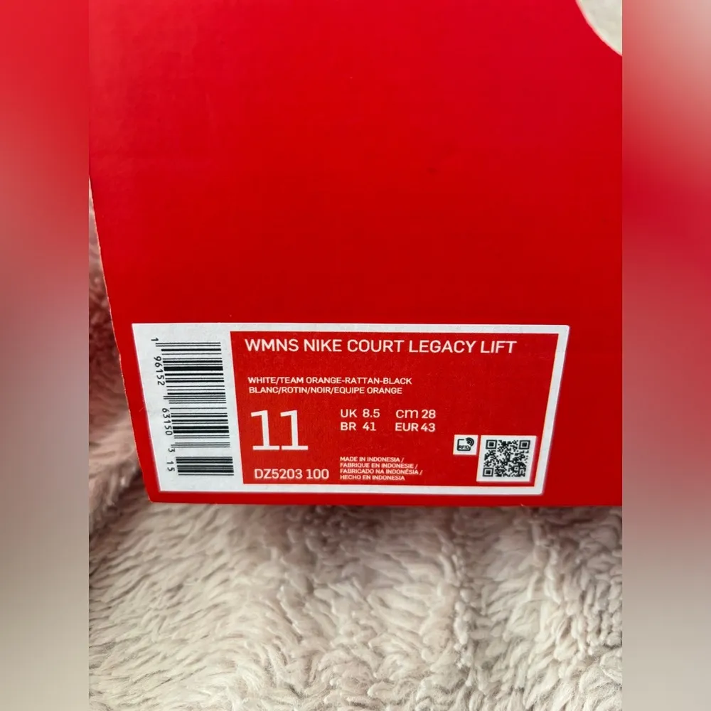 NWT Nike Court Legacy Lift Women's 11 White Orange Swoosh Platform Low Tops - Image 4