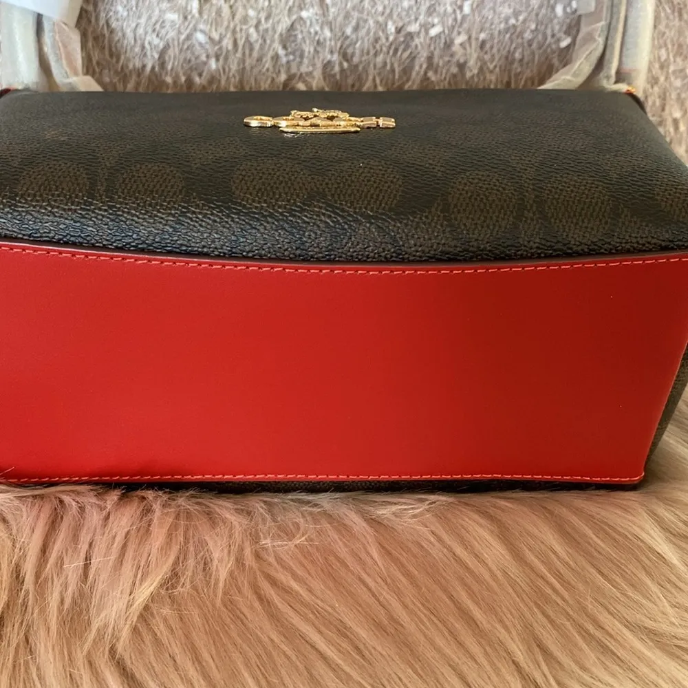 NWT Coach Brown Shoulder Bag with Timeless Elegance - Image 7