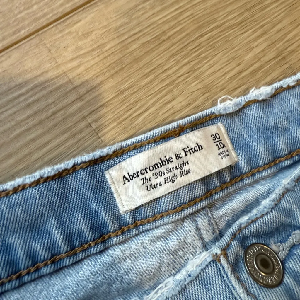 Abercrombie & Fitch Women's 90s Ultra High Rise Split Hem | 30/10 - Image 6