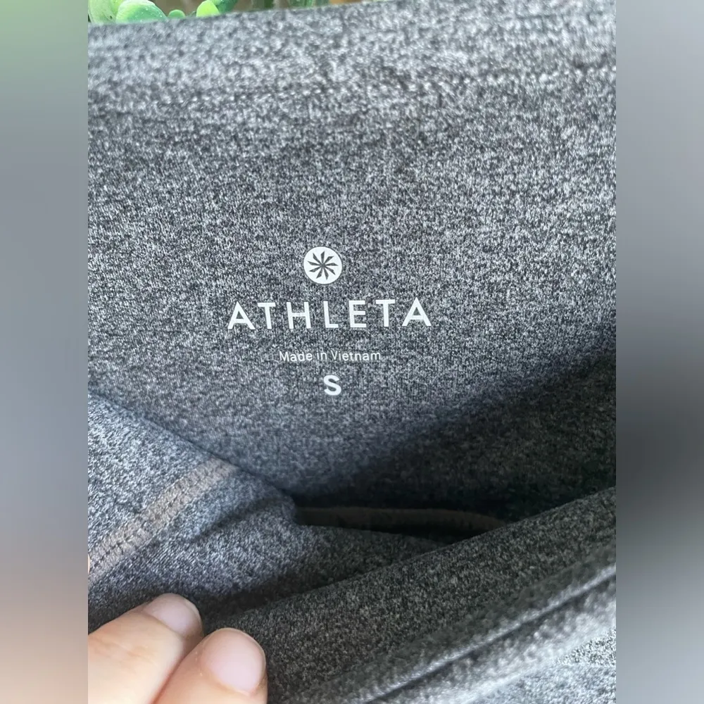 Athleta - High Rise Salutation Crop Leggings | Grey | Size Small - Image 10