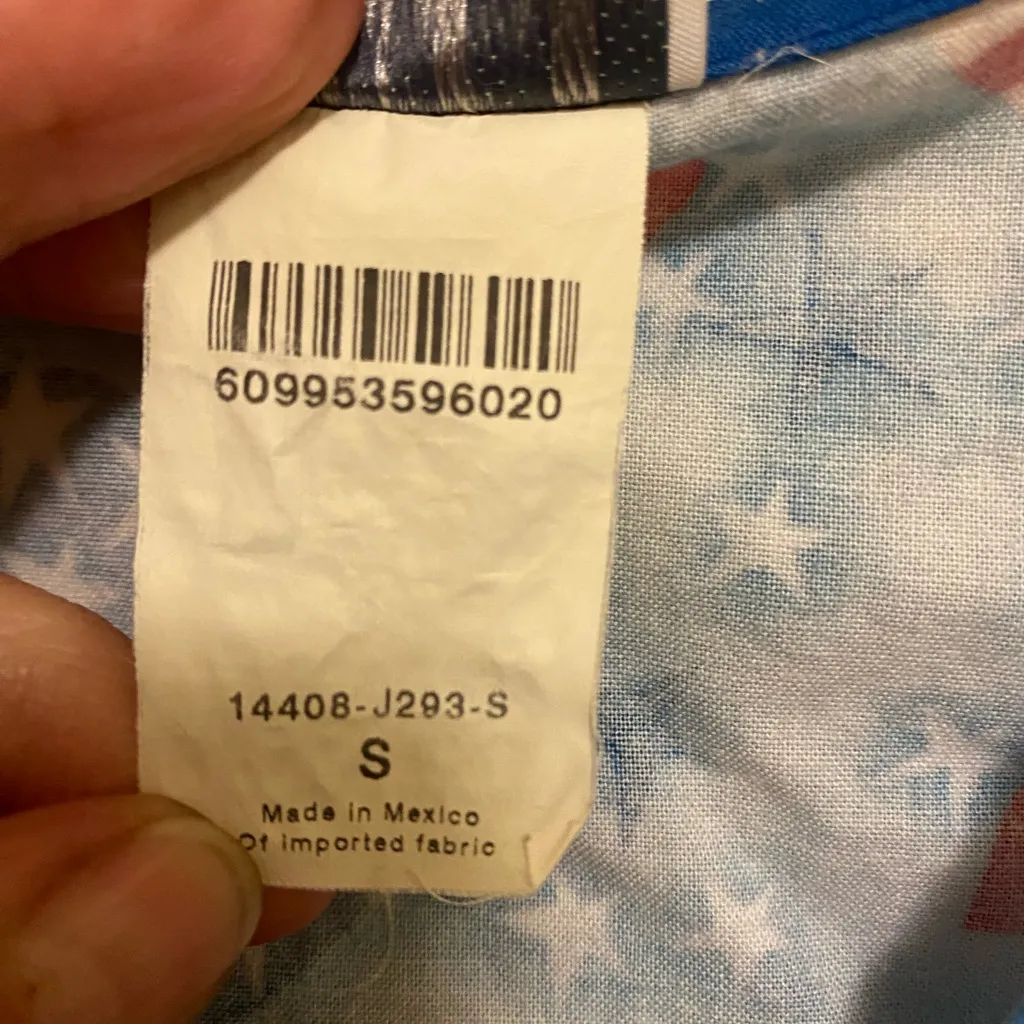 White Swan Womens Patriotic Scrub Scrubs Top Shirt S 40” US Flag Hearts On Blue Red - Image 3