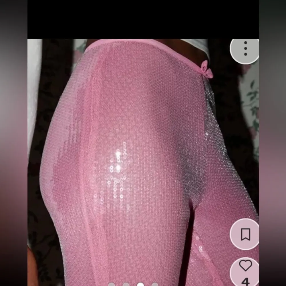 Kimchi Blue Lily Sequin Flare cropped pant. Size 6 - Image 3