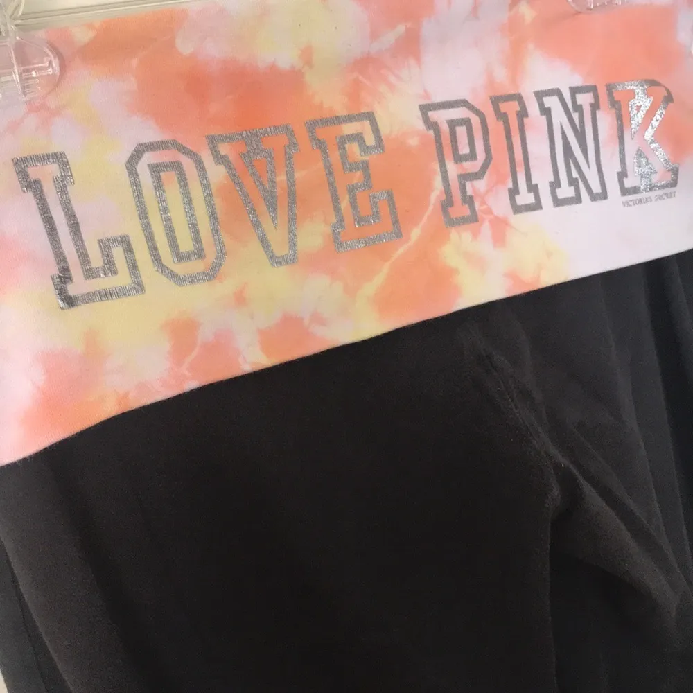 PINK Victoria’s Secret | Yoga Crop with Tye Dye - Image 3