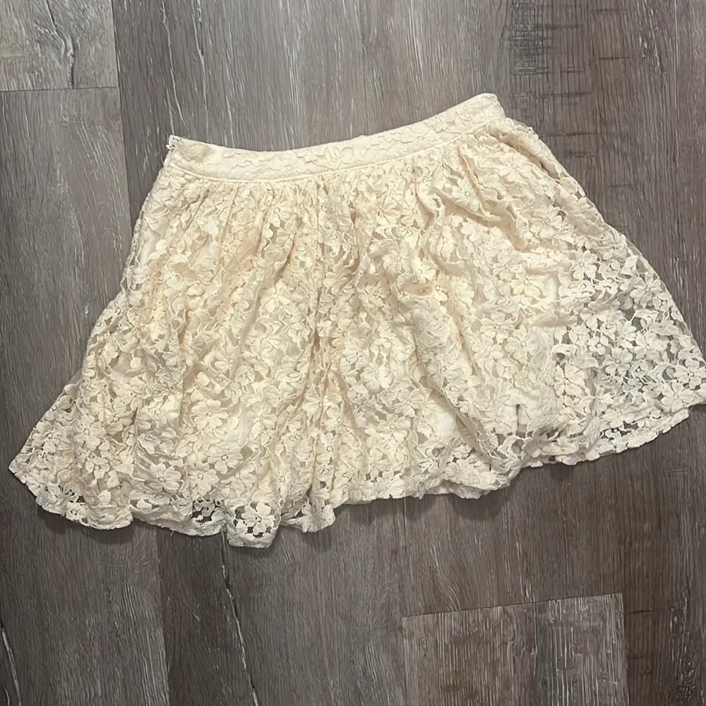 Forever 21 White Ivory Floral Lace mini Skirt - Image 4