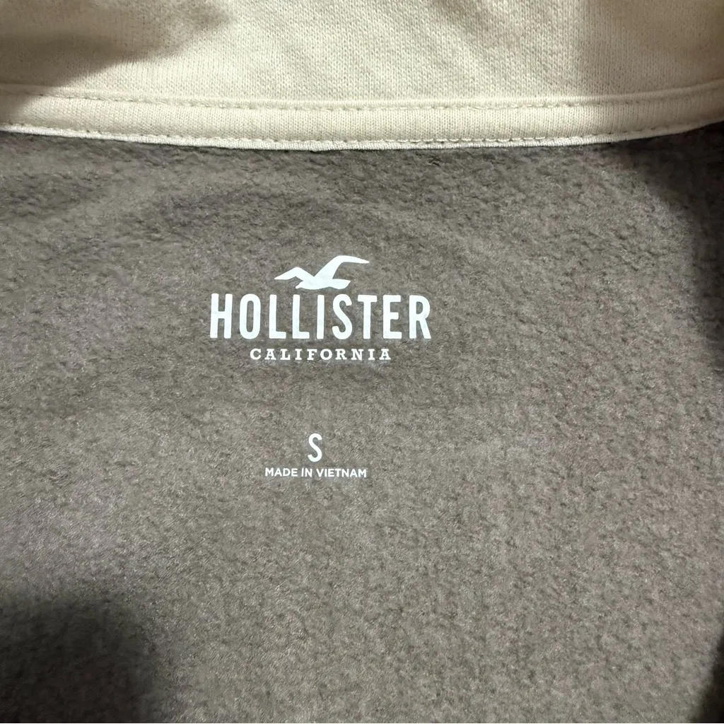 Hollister women’s Cream and Brown half Zip-Up Sweatshirt small - Image 2
