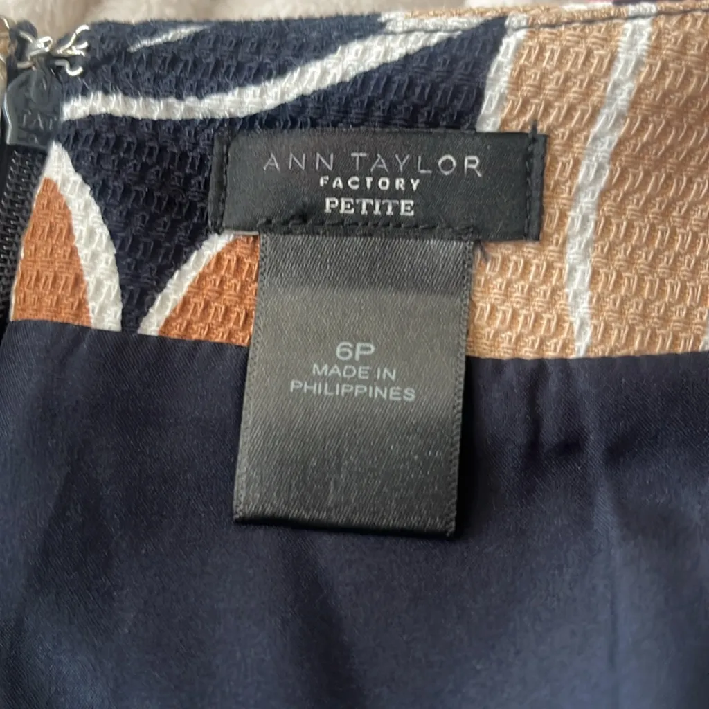 Ann‎ Taylor Texture Leaf Print Skirt Size 6P - Image 5