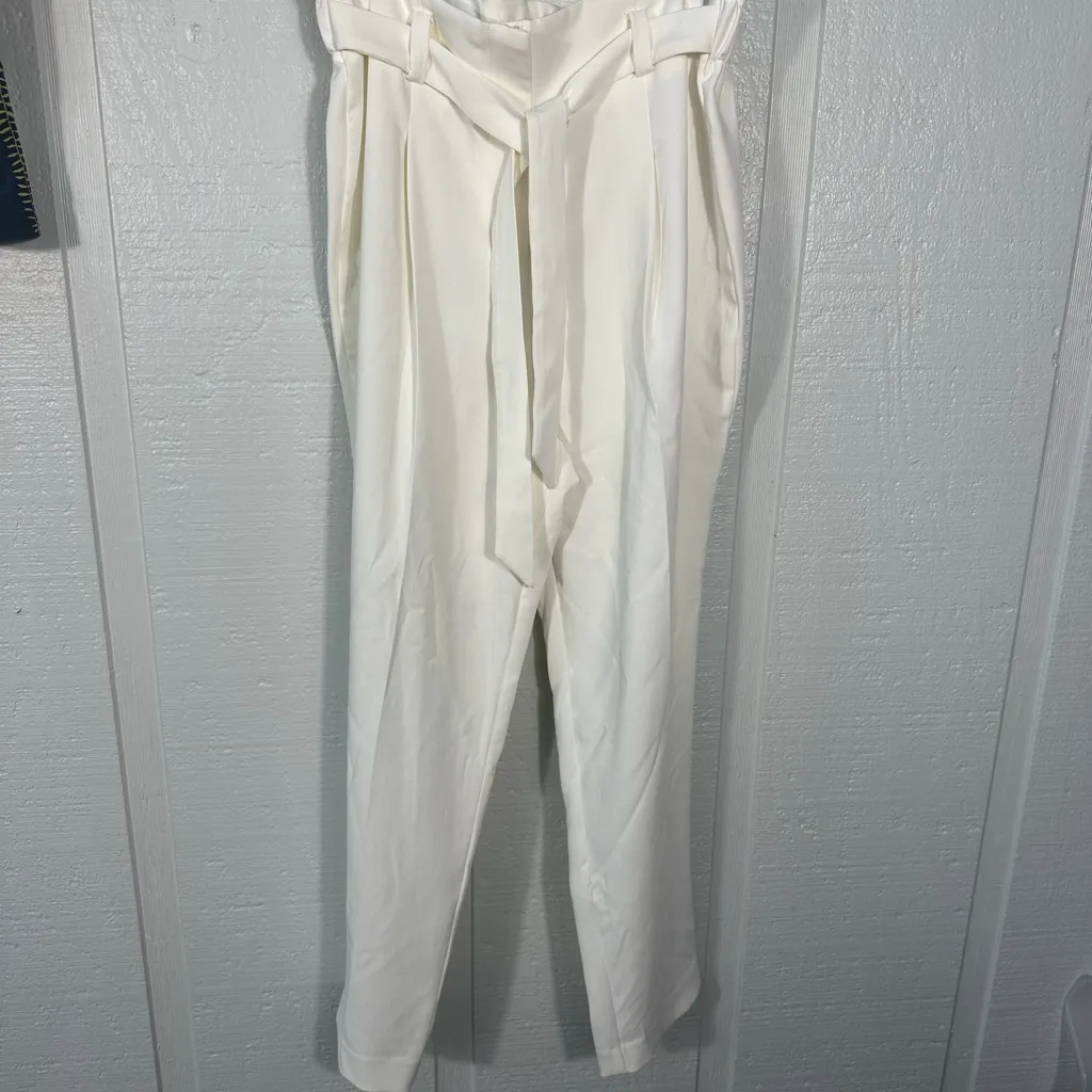Vince Camuto White Pants w/Belt Size 10 EUC - Image 4