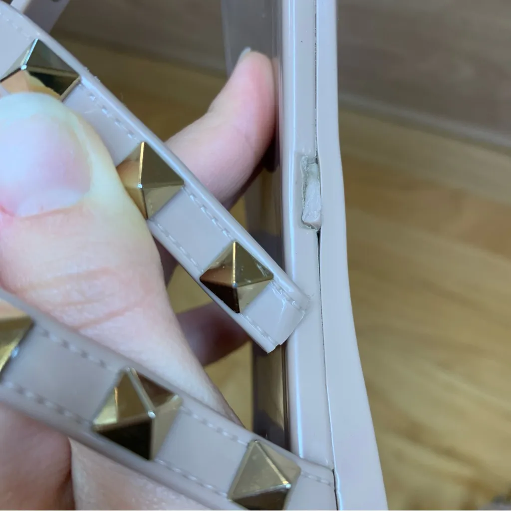 Valentino Garavani Women's Rockstud Flat Rubber Sandals - Size 38 - DAMAGED - Image 8